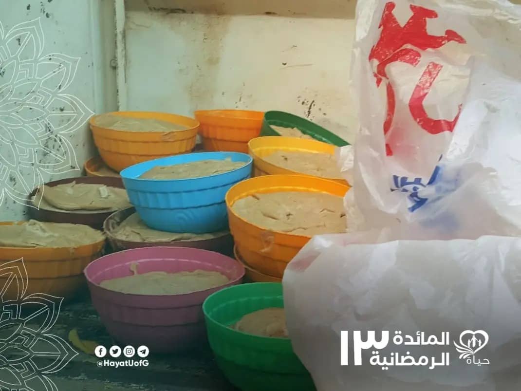 Distributing iftar meals in Wad Madani